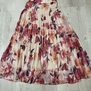 Floral Pleated Women's Skirt NWOT